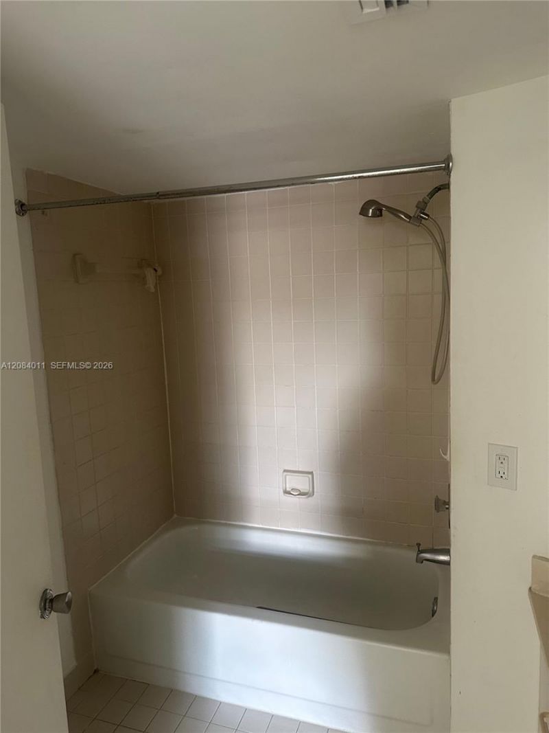 6272 NW 186th St , Unit 212, Hialeah, FL 33015 Photo