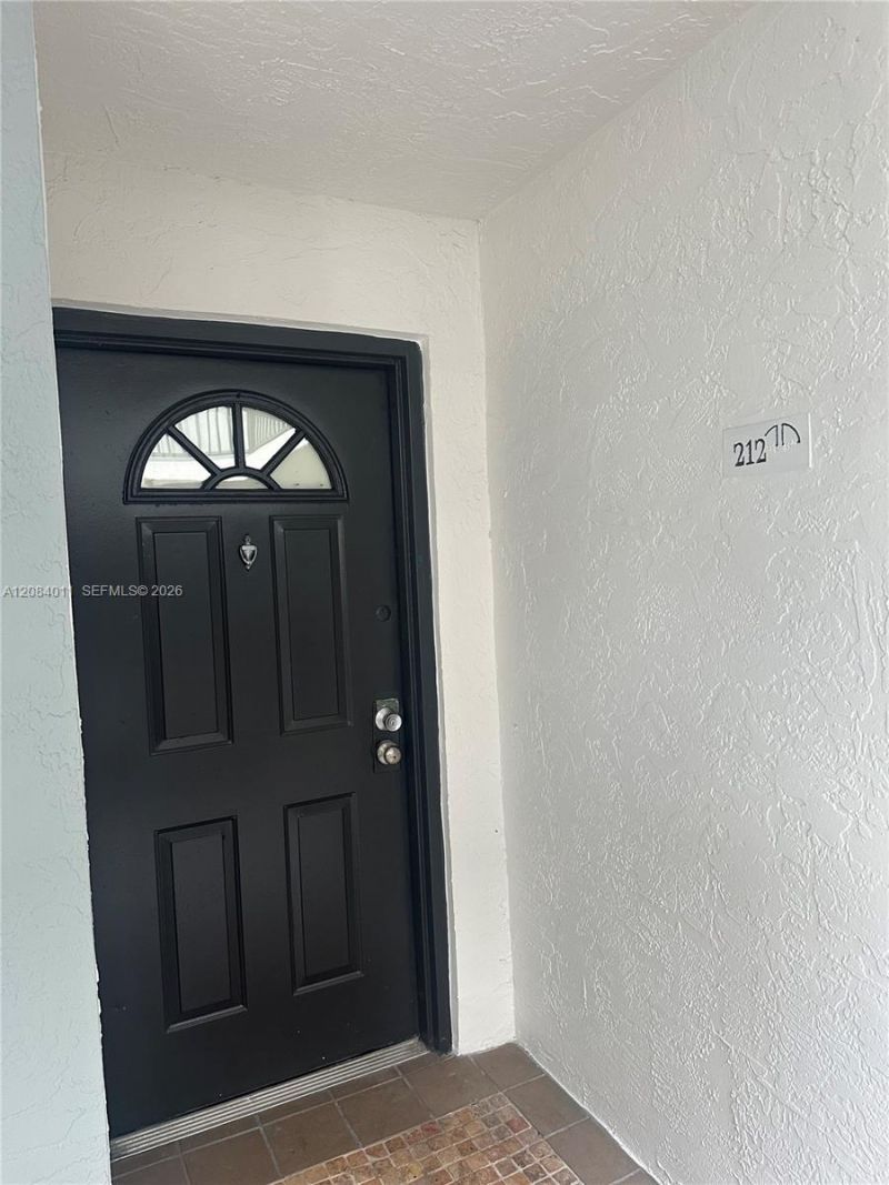 6272 NW 186th St , Unit 212, Hialeah, FL 33015 Photo