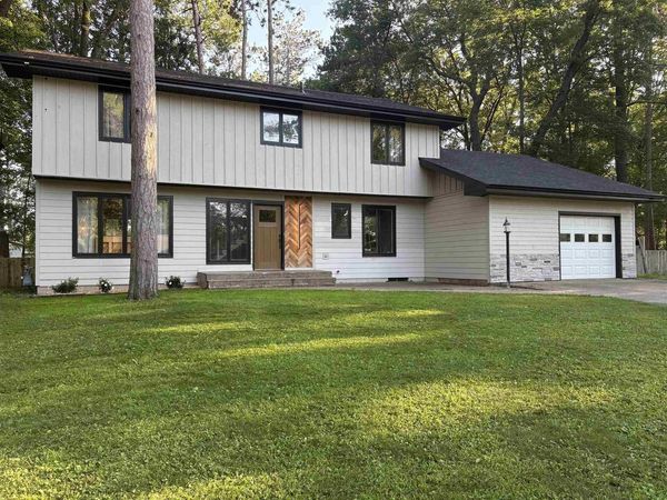 911 SHING WA UK DRIVE, Marinette, WI 54143