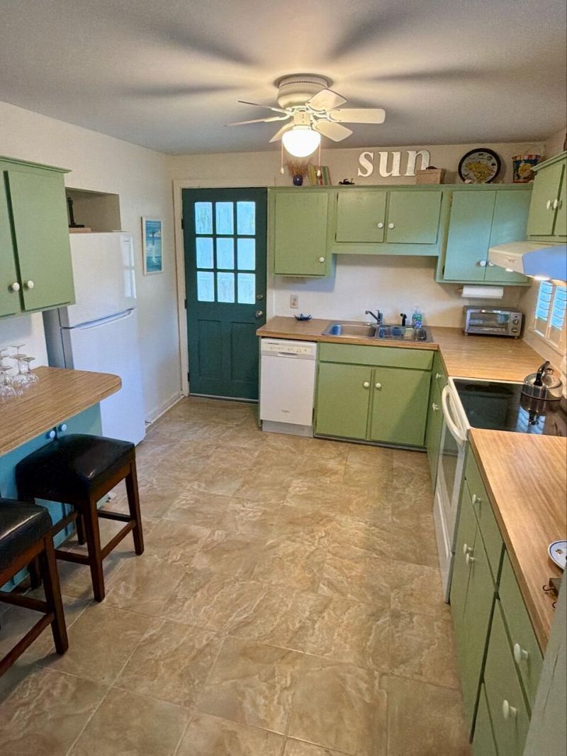 2863 Middle Street Photo 18