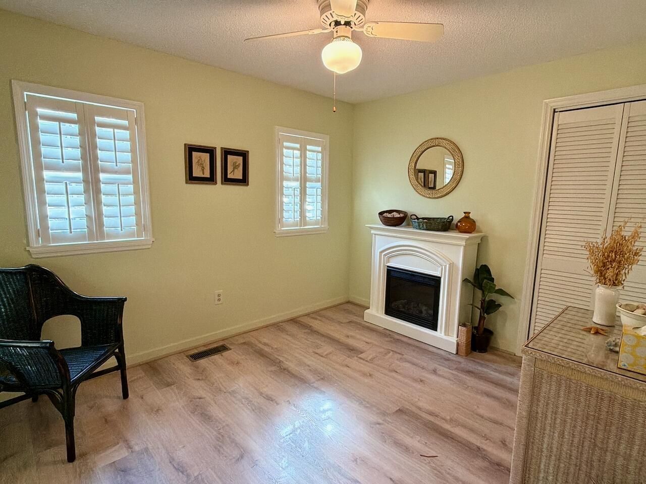 2863 Middle Street Photo 28