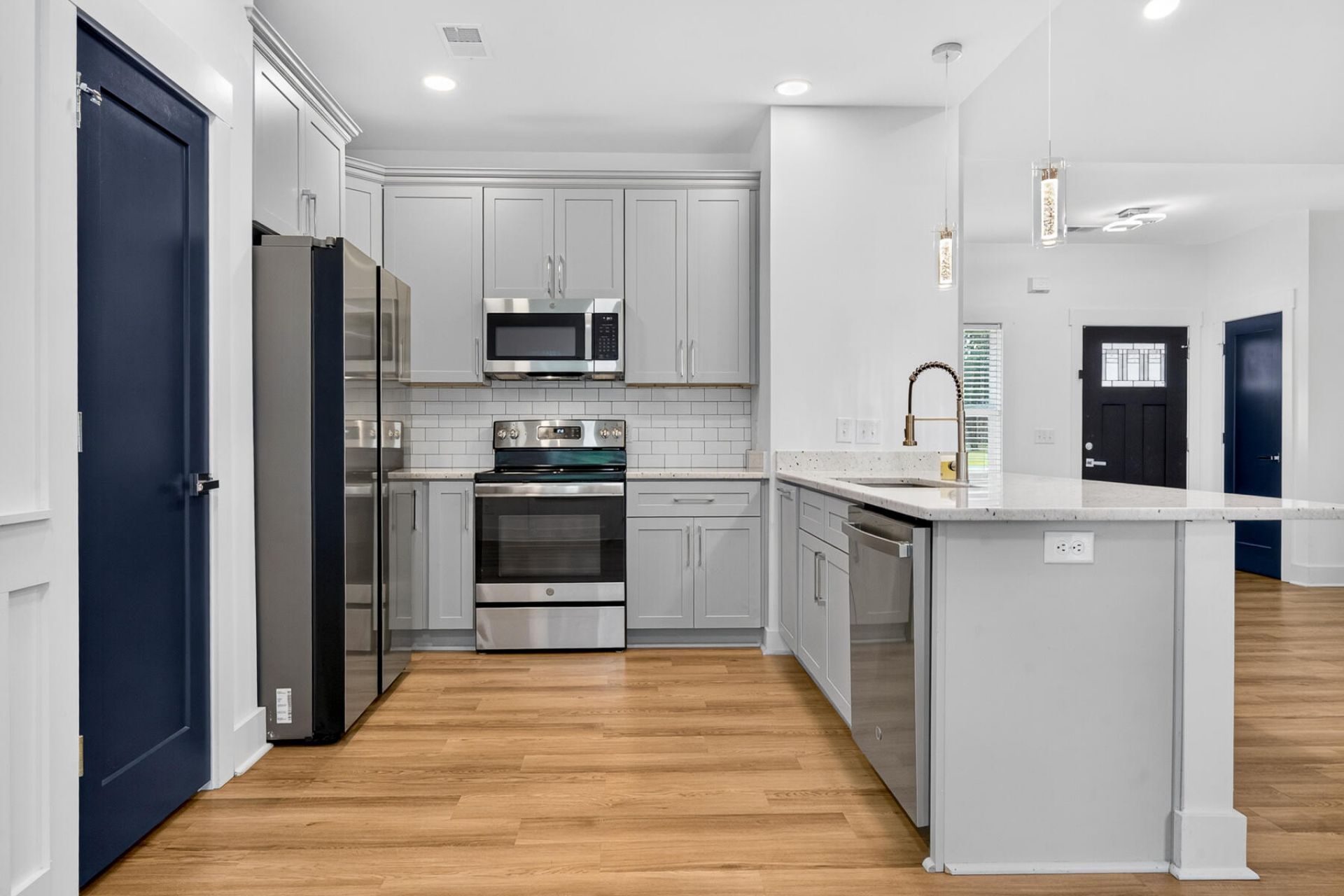 2034 NE Longwood Road Photo 8