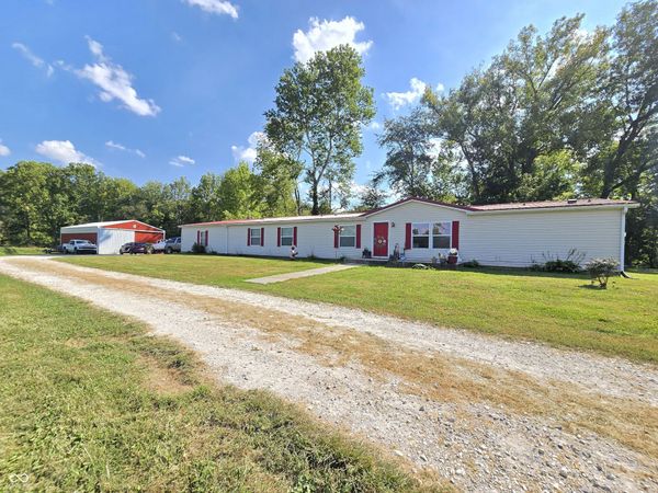 9099 Pipe Creek Road, Metamora, IN 47030
