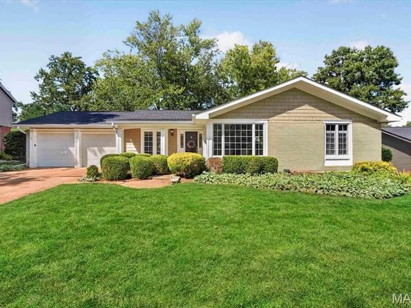 15345 Country Ridge Drive, Chesterfield, MO 63017