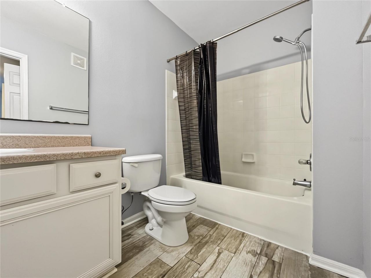 3005 Chianti Court, Unit 208, Sarasota, FL 34237 Photo