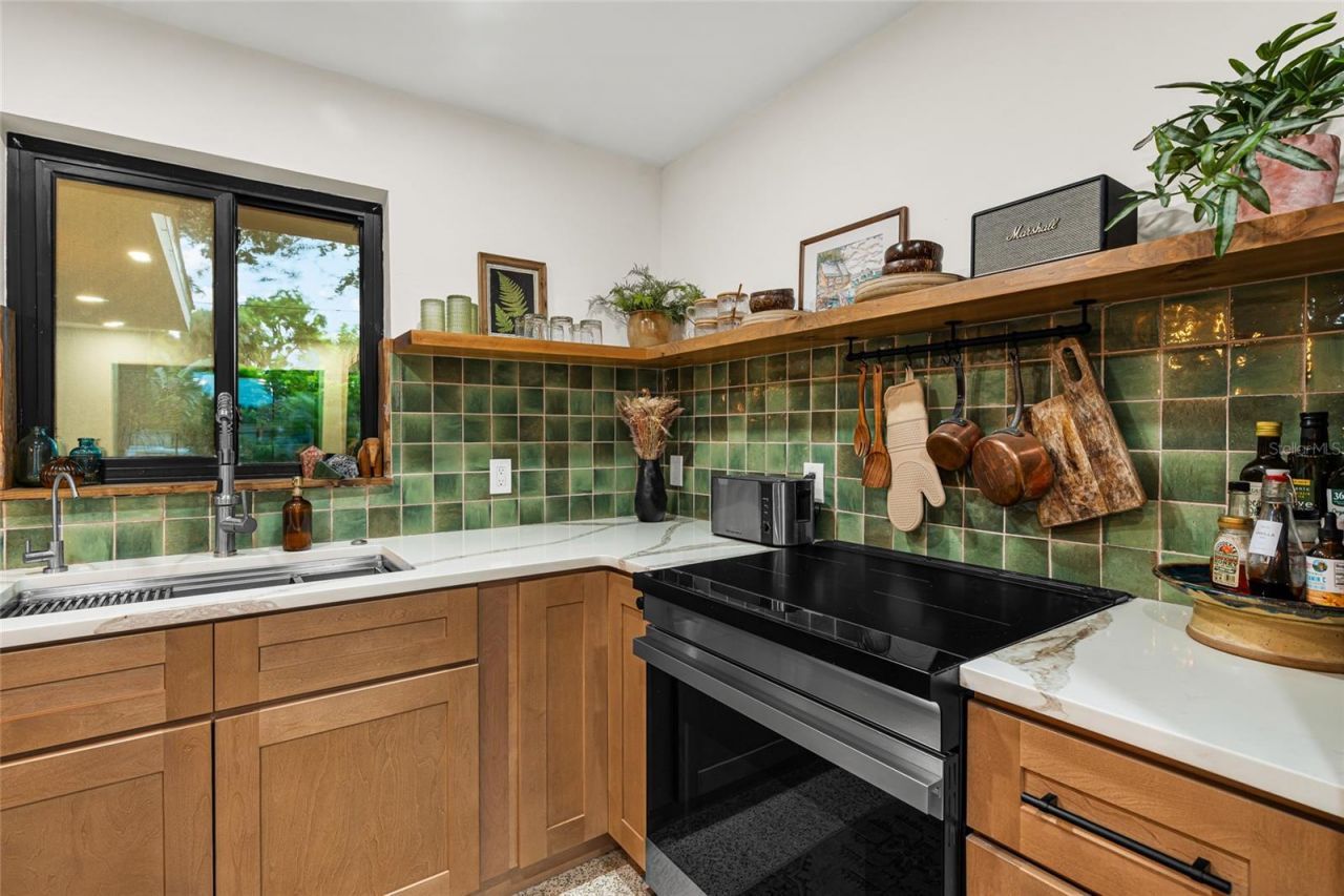 2410 Valencia Drive, Sarasota, FL 34239 Photo