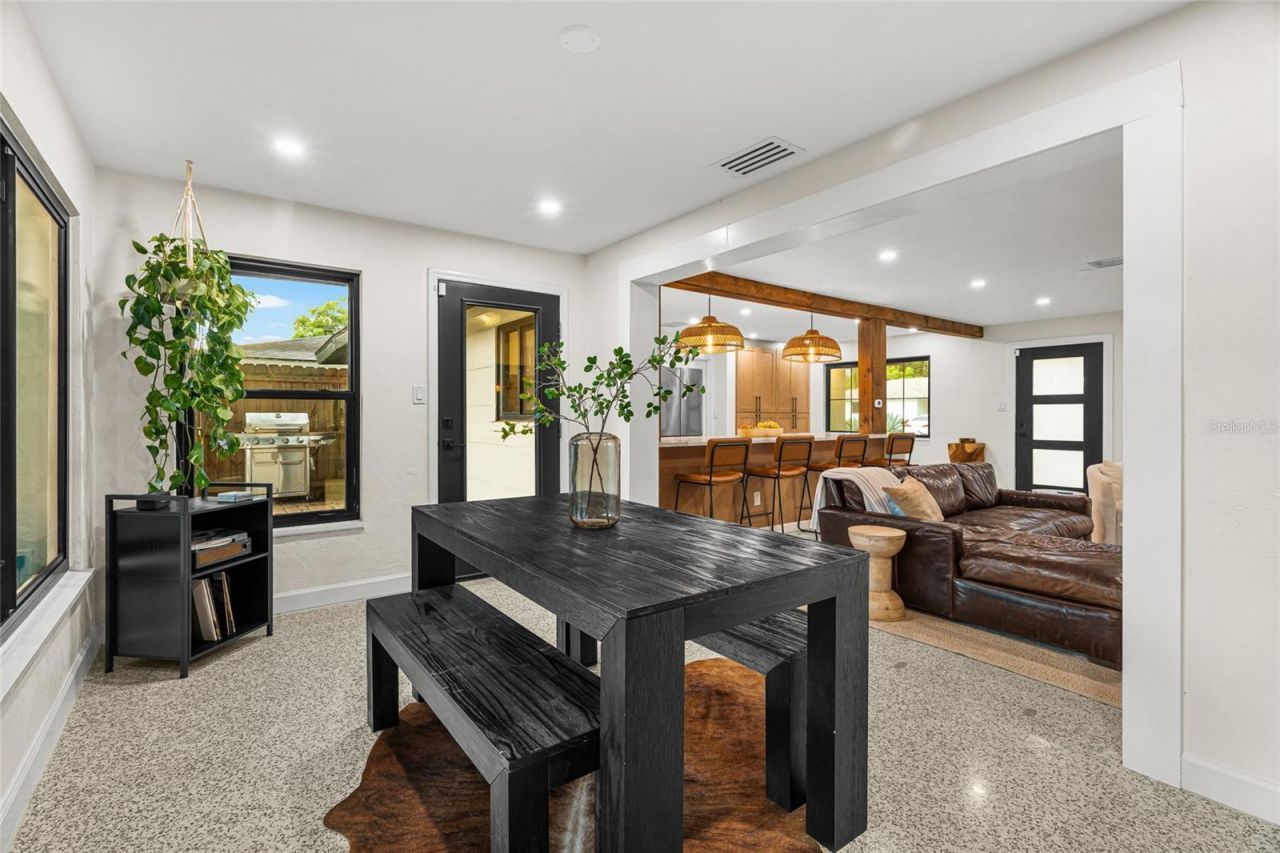 2410 Valencia Drive, Sarasota, FL 34239 Photo
