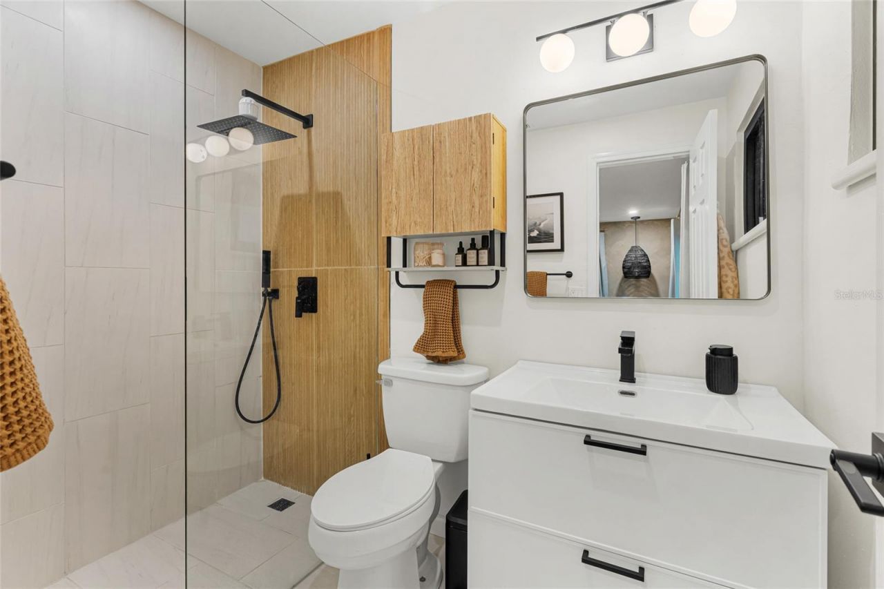 2410 Valencia Drive, Sarasota, FL 34239 Photo