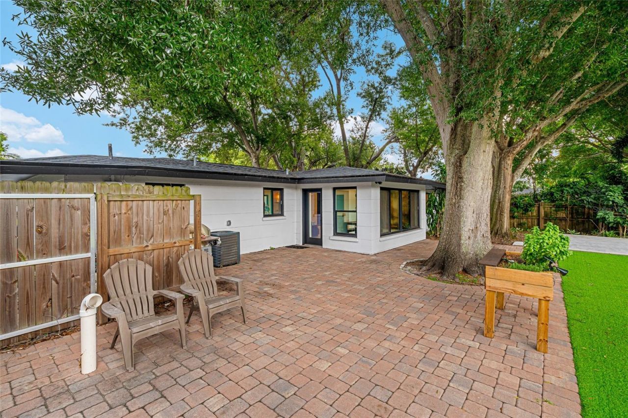 2410 Valencia Drive, Sarasota, FL 34239 Photo