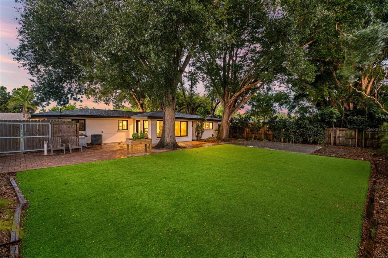 2410 Valencia Drive, Sarasota, FL 34239 Photo