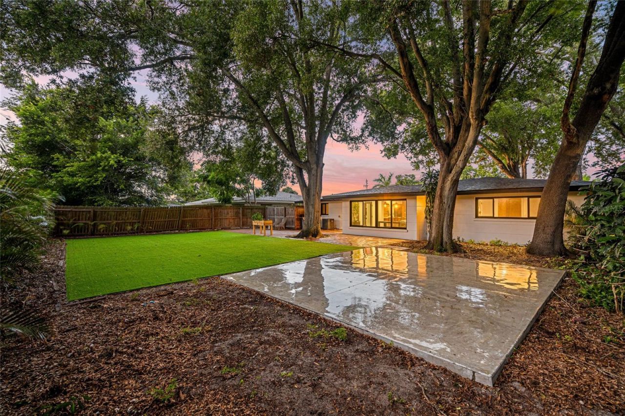 2410 Valencia Drive, Sarasota, FL 34239 Photo