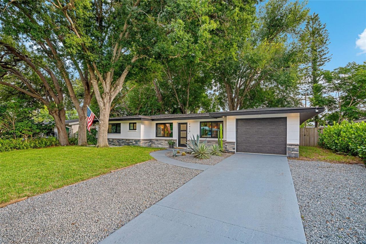 2410 Valencia Drive, Sarasota, FL 34239 Photo