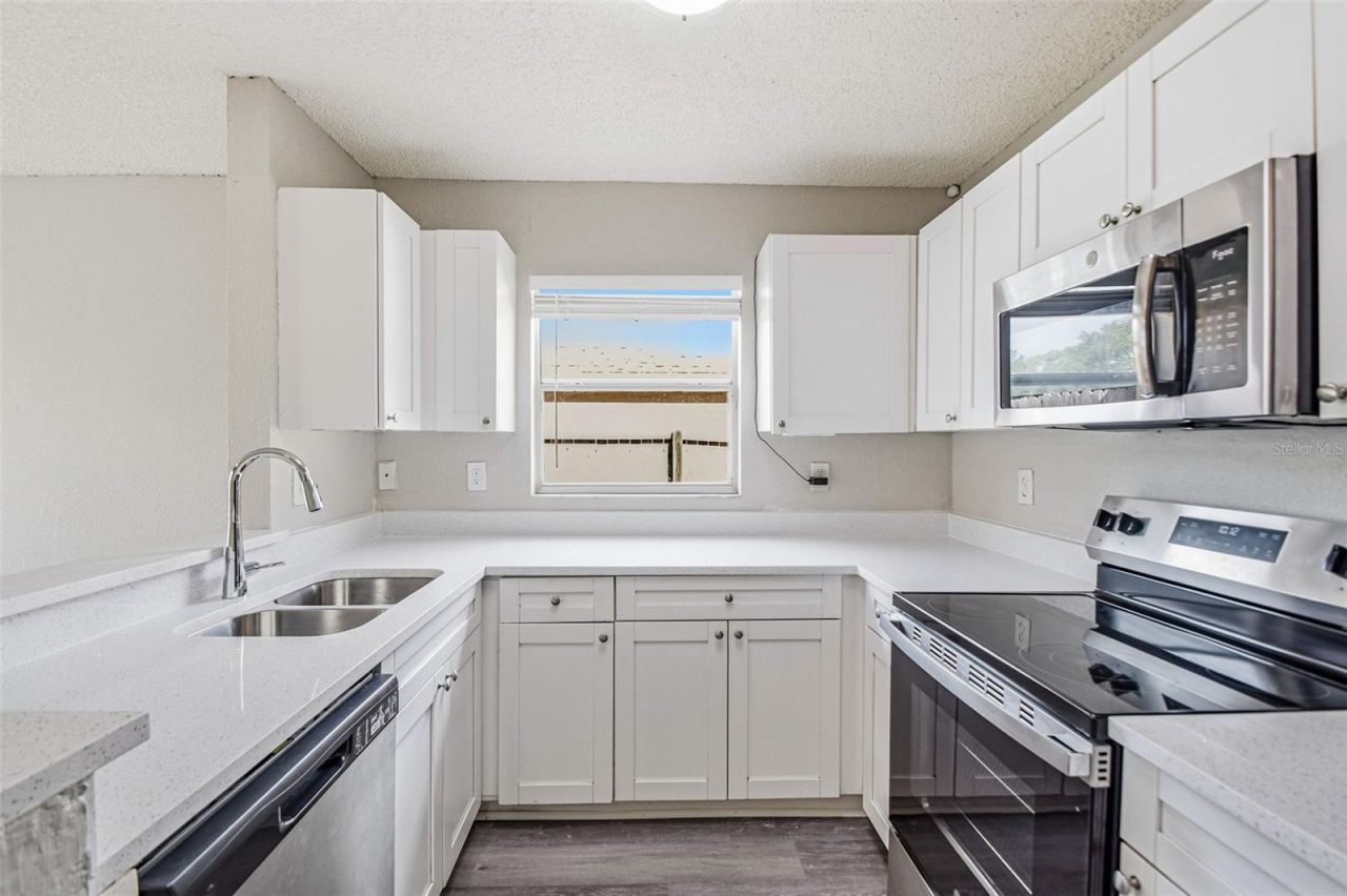 1616 27th Avenue E, Bradenton, FL 34208 Photo