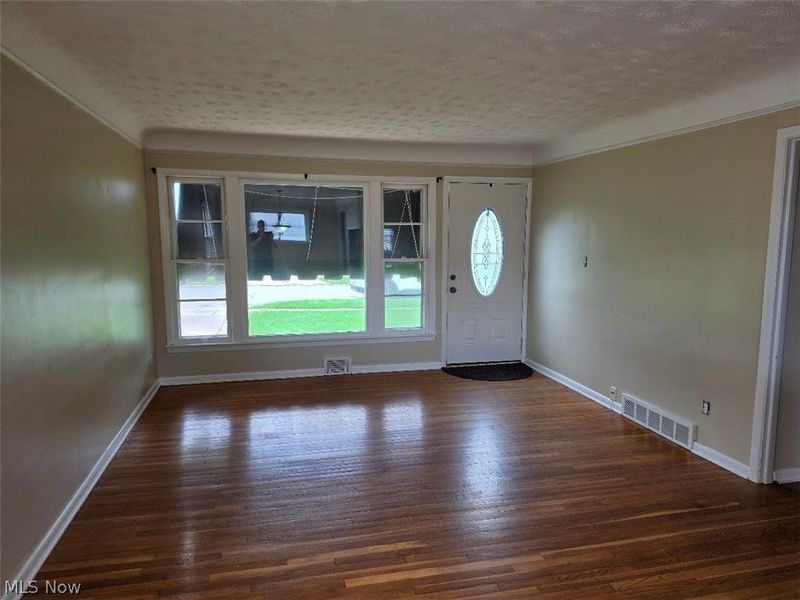 1371 W Miner Road, Mayfield Heights, OH 44124 Photo 2