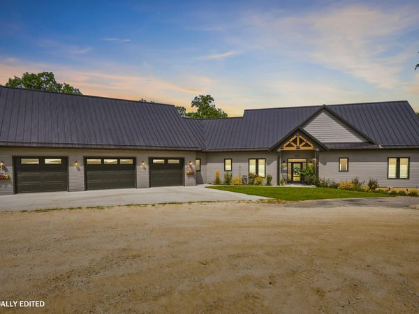 22791 266th Street, Delhi, IA 52223