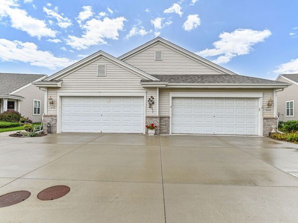 537 Fairview Cir, Unit A, Waterford, WI 53185