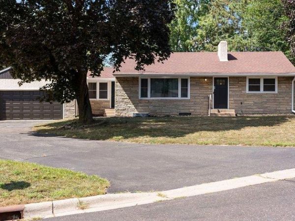 1689 Edgemont Street, Maplewood, MN 55117