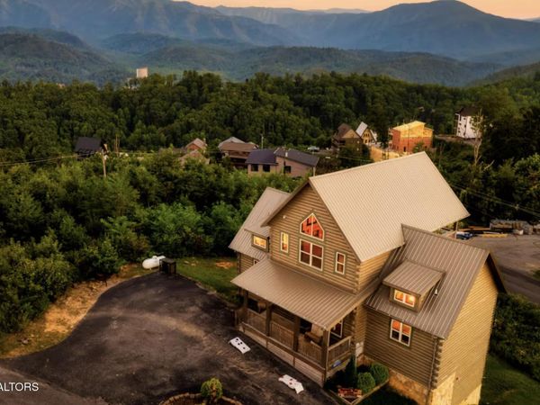 729 Bear Walk Way , Gatlinburg, TN 37738