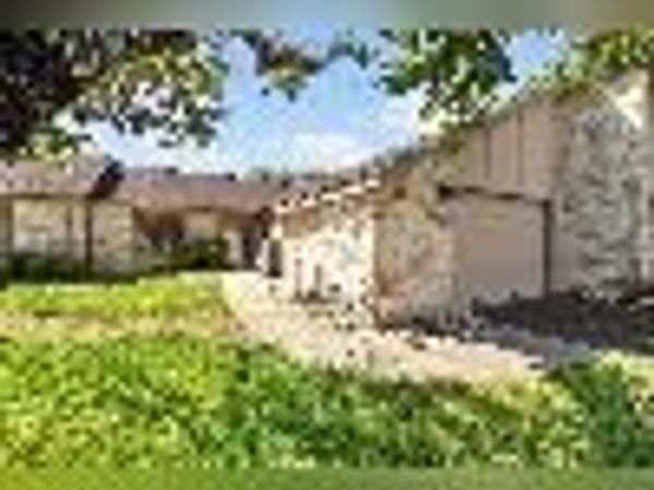 28 Oaks Place SE LV WAY, Unit J-28, Lago Vista, TX 78645