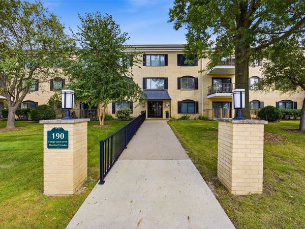 190 Cottage Grove Avenue SE, Unit 302, Cedar Rapids, IA 52403