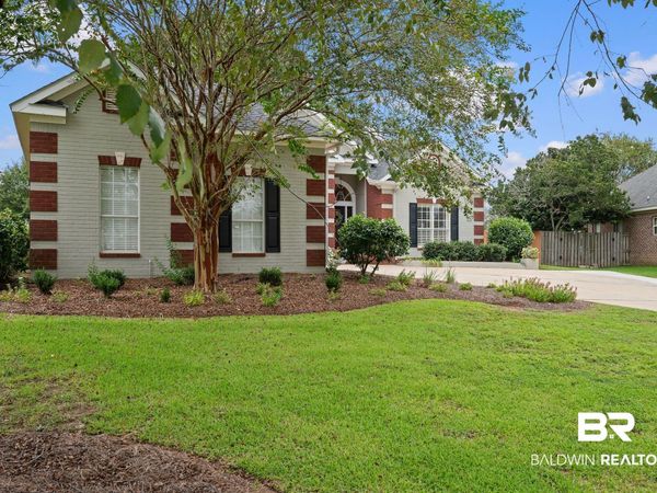 19150 Fairfax Dr, Fairhope, AL 36532