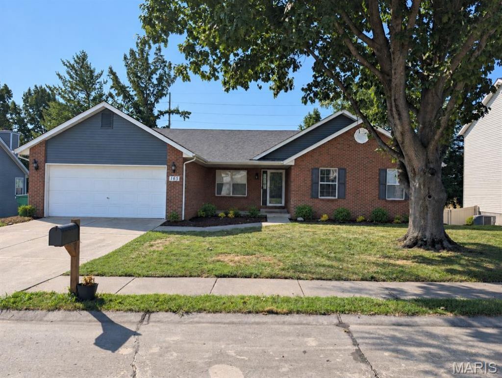 165 Liberty Crossing, O Fallon, IL 62269 Main Photo