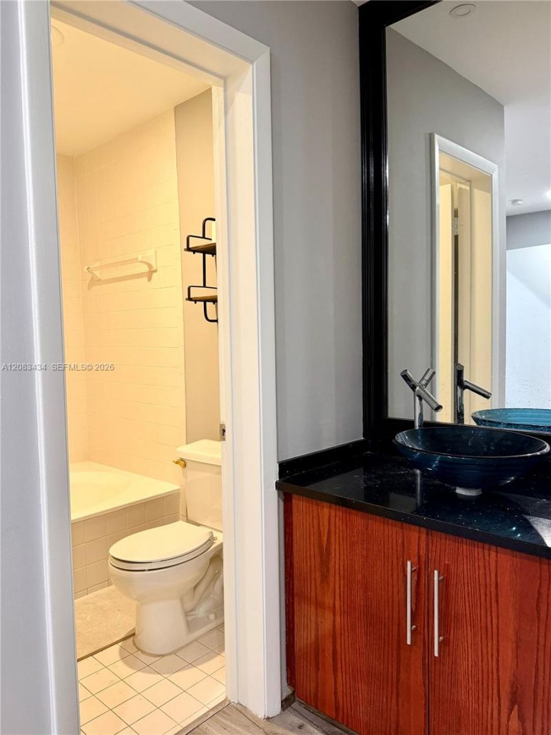 430 SE 7th St , Unit 304E, Dania Beach, FL 33004 Photo