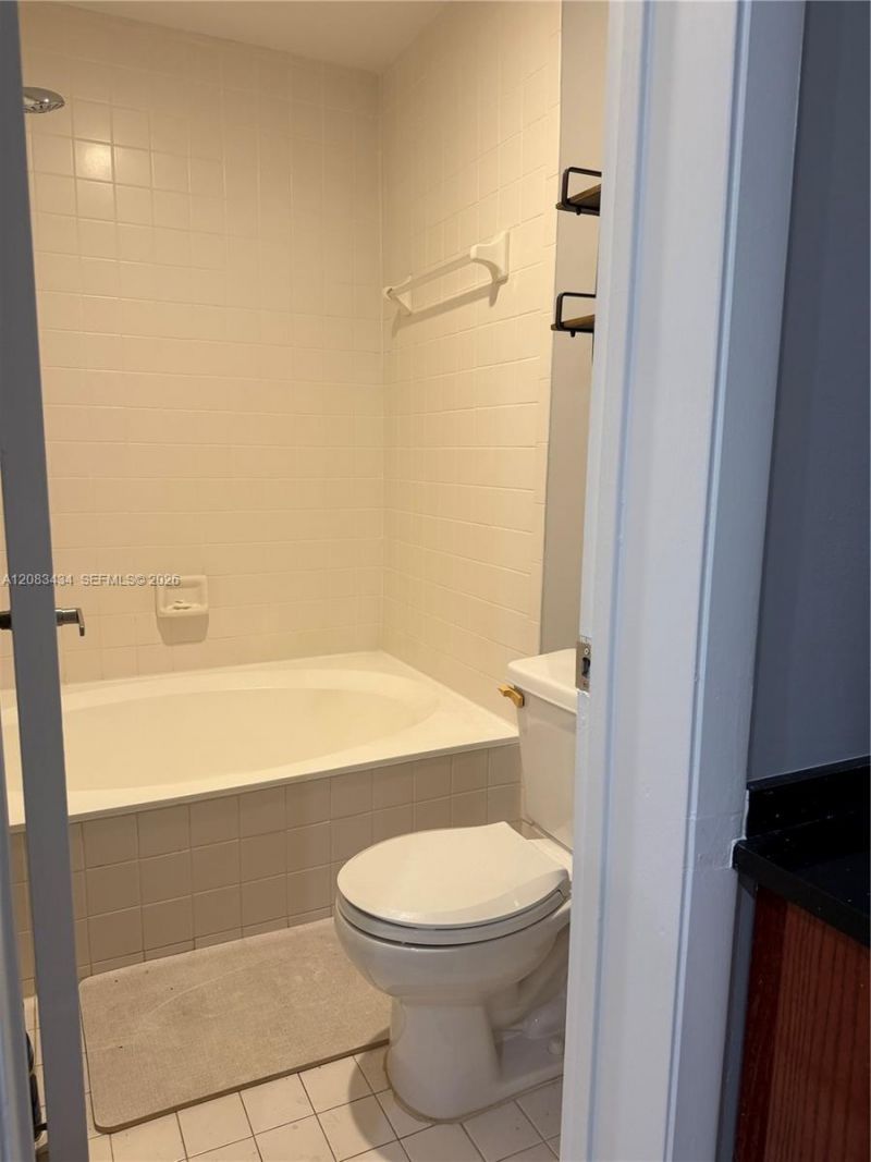 430 SE 7th St , Unit 304E, Dania Beach, FL 33004 Photo
