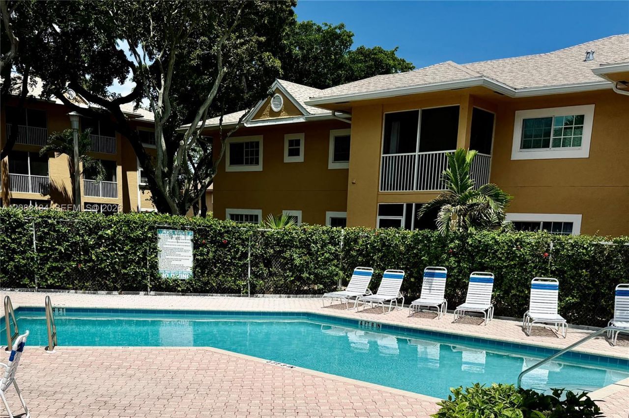430 SE 7th St , Unit 304E, Dania Beach, FL 33004 Photo
