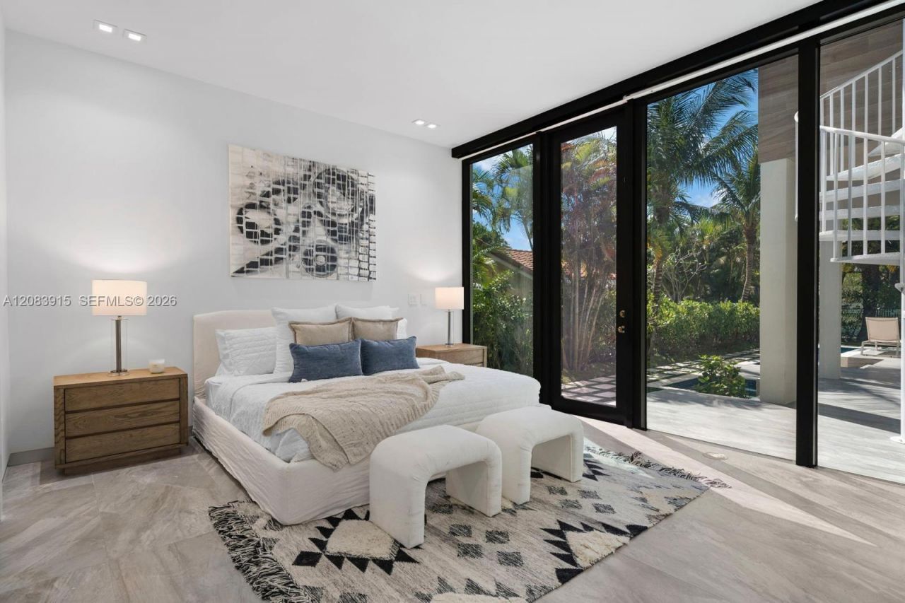 521 Holiday Dr , Hallandale Beach, FL 33009 Photo
