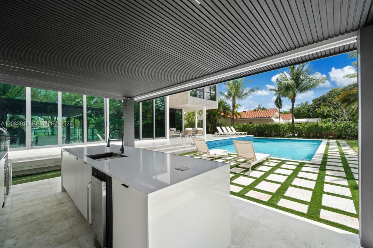 521 Holiday Dr , Hallandale Beach, FL 33009 Photo