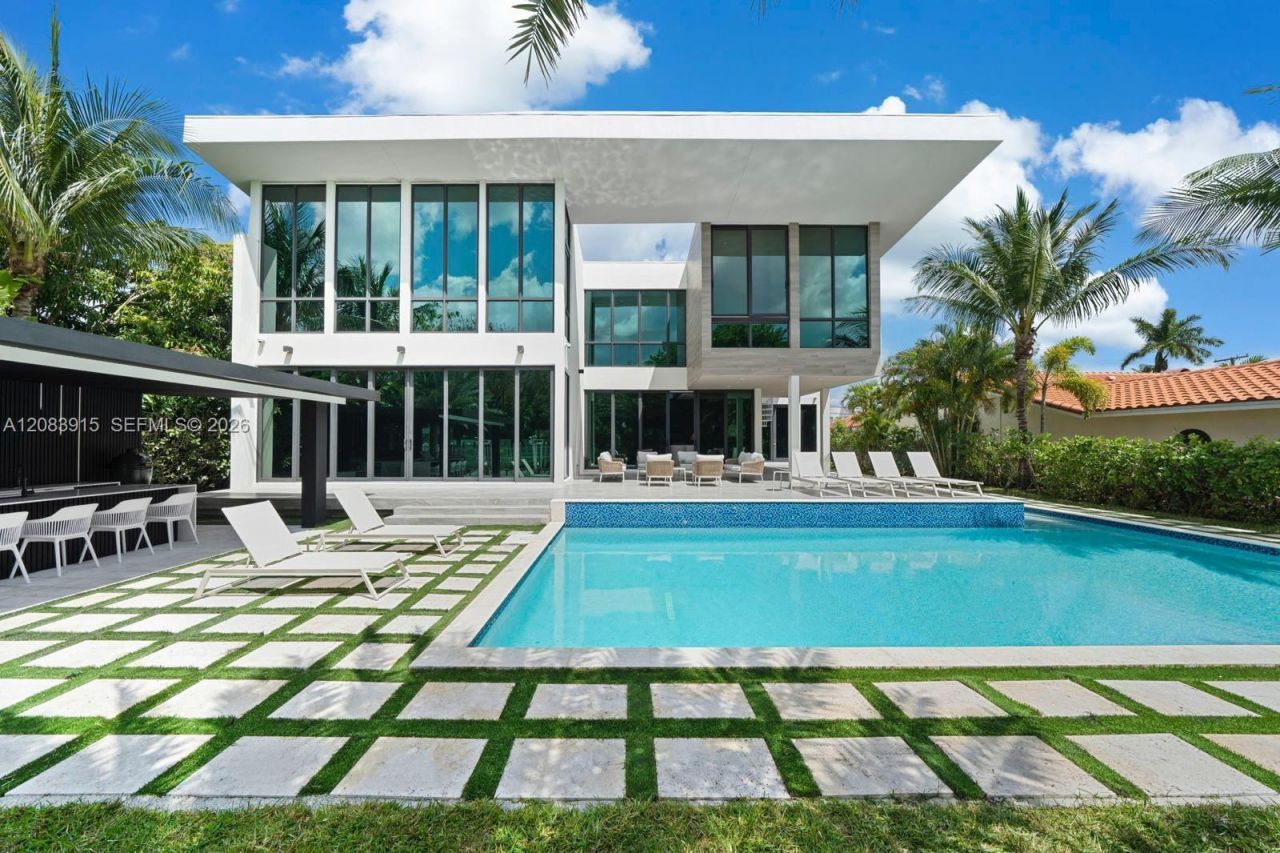 521 Holiday Dr , Hallandale Beach, FL 33009 Photo