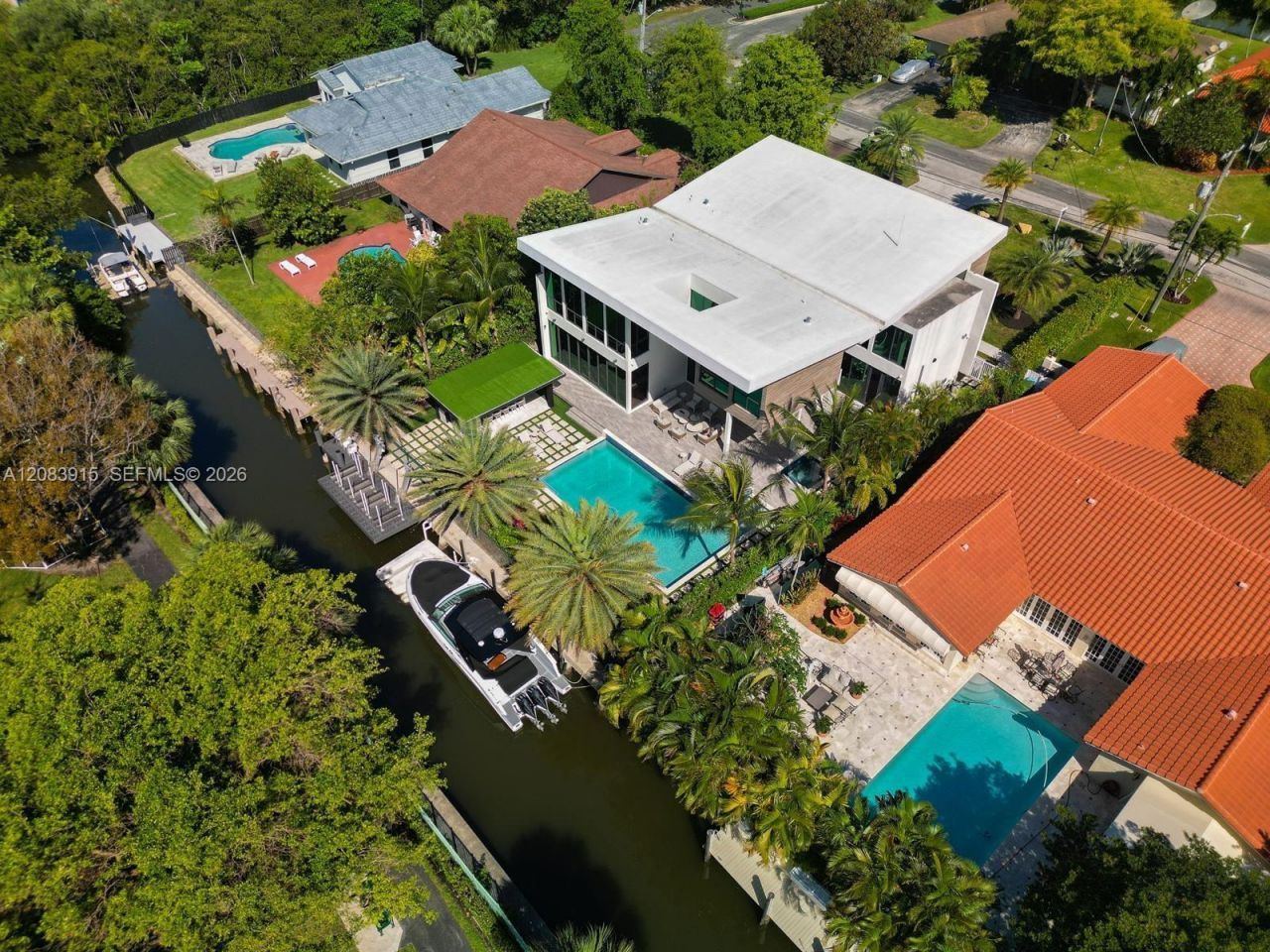 521 Holiday Dr , Hallandale Beach, FL 33009 Photo