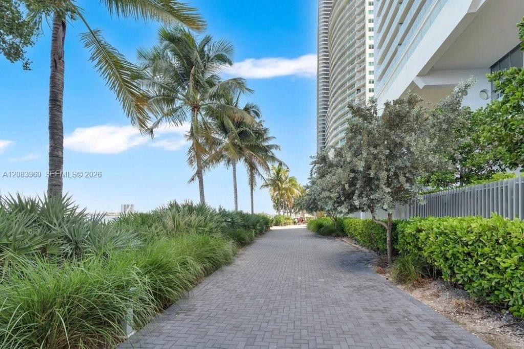 700 NE 26th Ter , Unit 4706, Miami, FL 33137 Photo