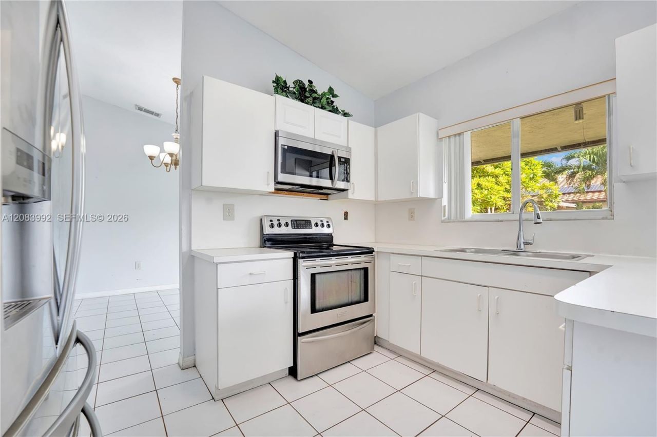 15421 SW 177th Ter , Miami, FL 33187 Photo