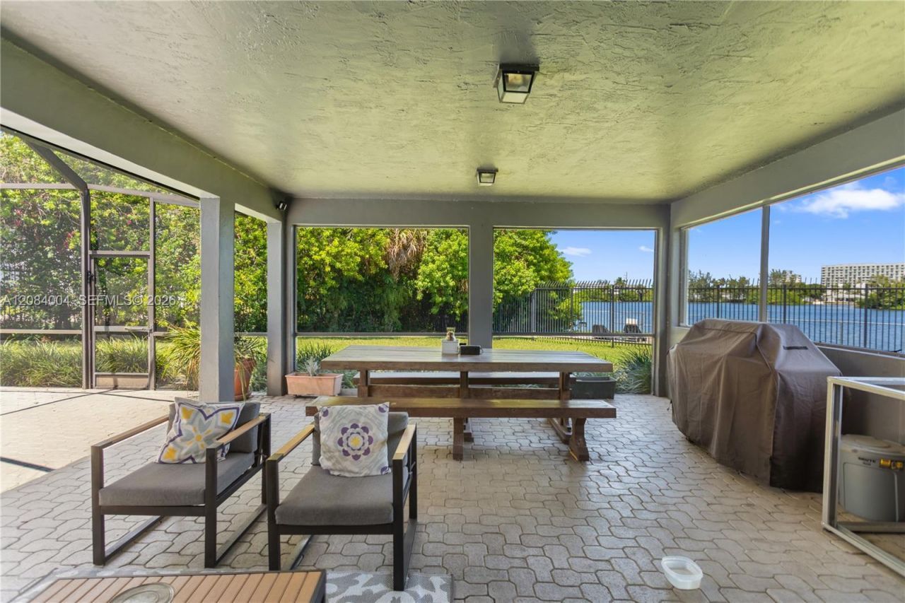 9299 NW 13th Ave, Miami, FL 33147 Photo