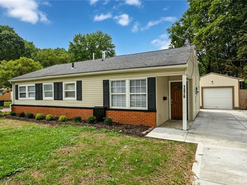 1376 Seward Avenue, Akron, OH 44320 Photo 2