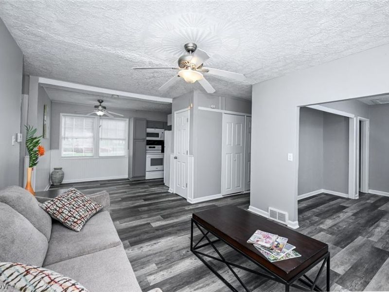 1376 Seward Avenue, Akron, OH 44320 Photo 5