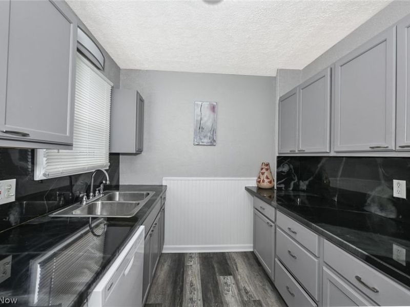 1376 Seward Avenue, Akron, OH 44320 Photo 7