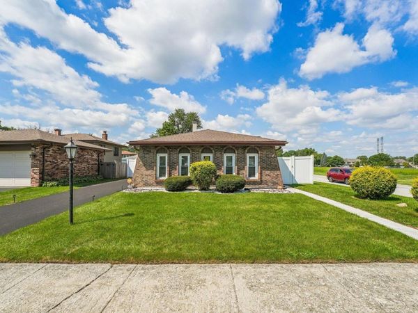 17808 S Hickory Street , Lansing, IL 60438