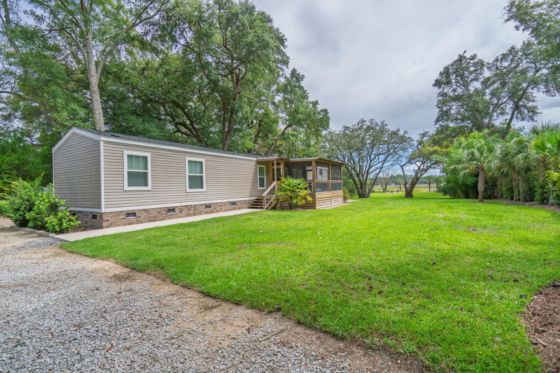 8775 Peters Point Road Photo 21