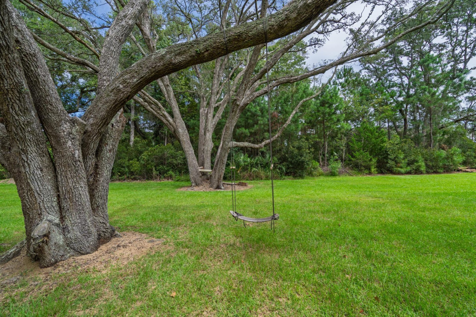 8775 Peters Point Road Photo 33