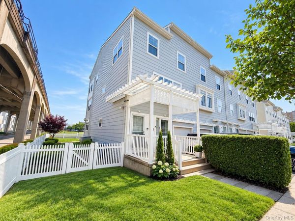 252 Beach Breeze Place , Arverne, NY 11692