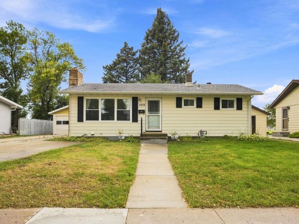 1713 17th Street S, Fargo, ND 58103