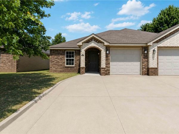 3302 SW Victoria Place , Unit D, Bentonville, AR 72712