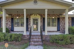 2043 Fairlawn Circle photo 4