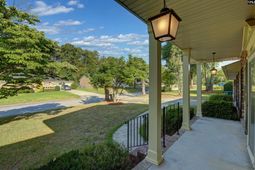 2043 Fairlawn Circle photo 4