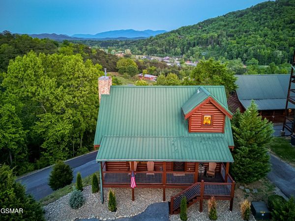 3301 Kestrel Way , Pigeon Forge, TN 37863