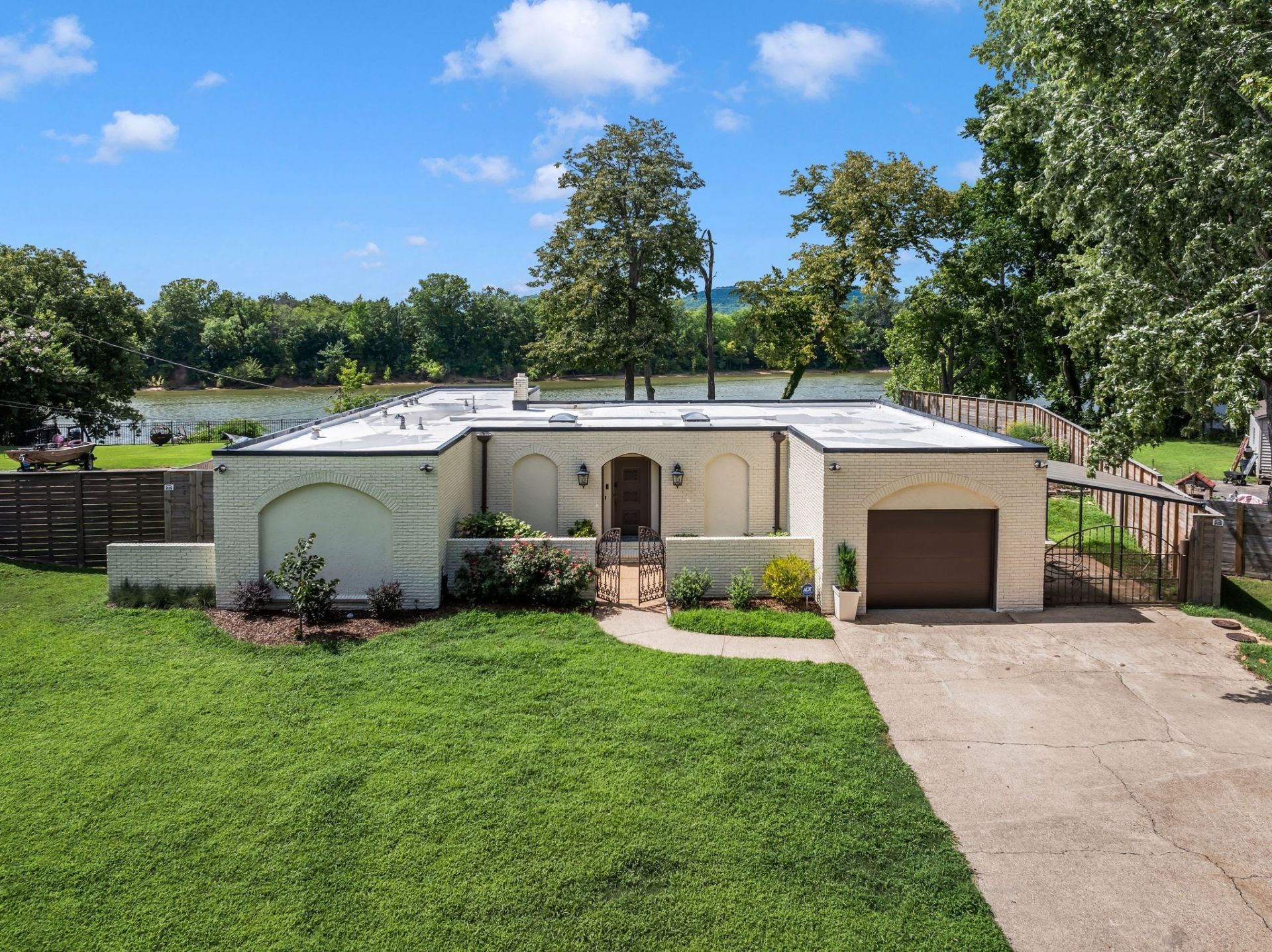 6556 Upton Ln , Nashville, TN 37209 Main Photo