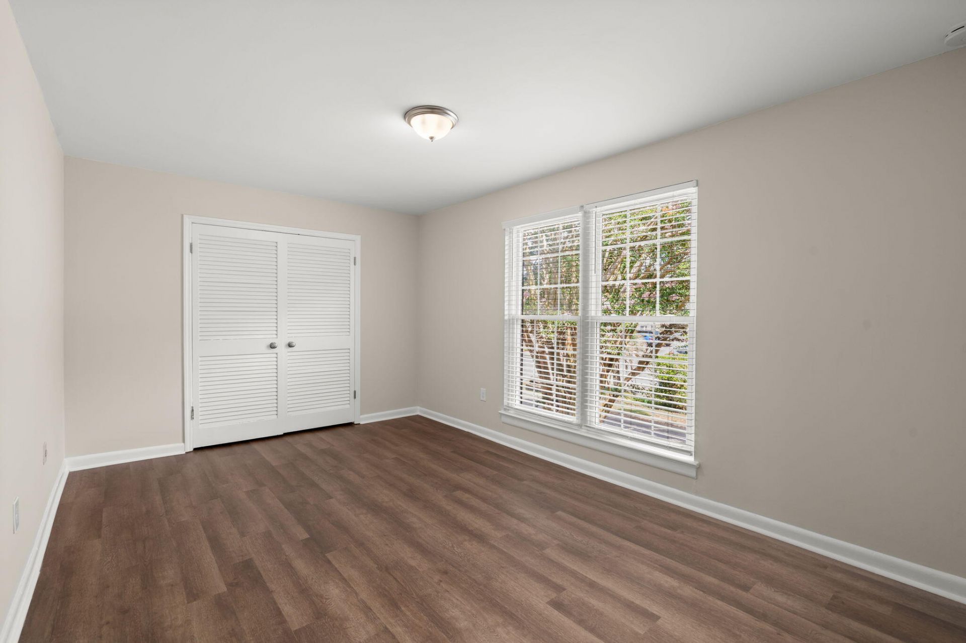 867 Colony Drive Photo 16